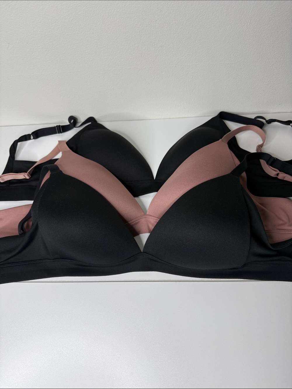 Auden Smooth Wireless Bras in Black and Dusty Rose 36C lot of three!